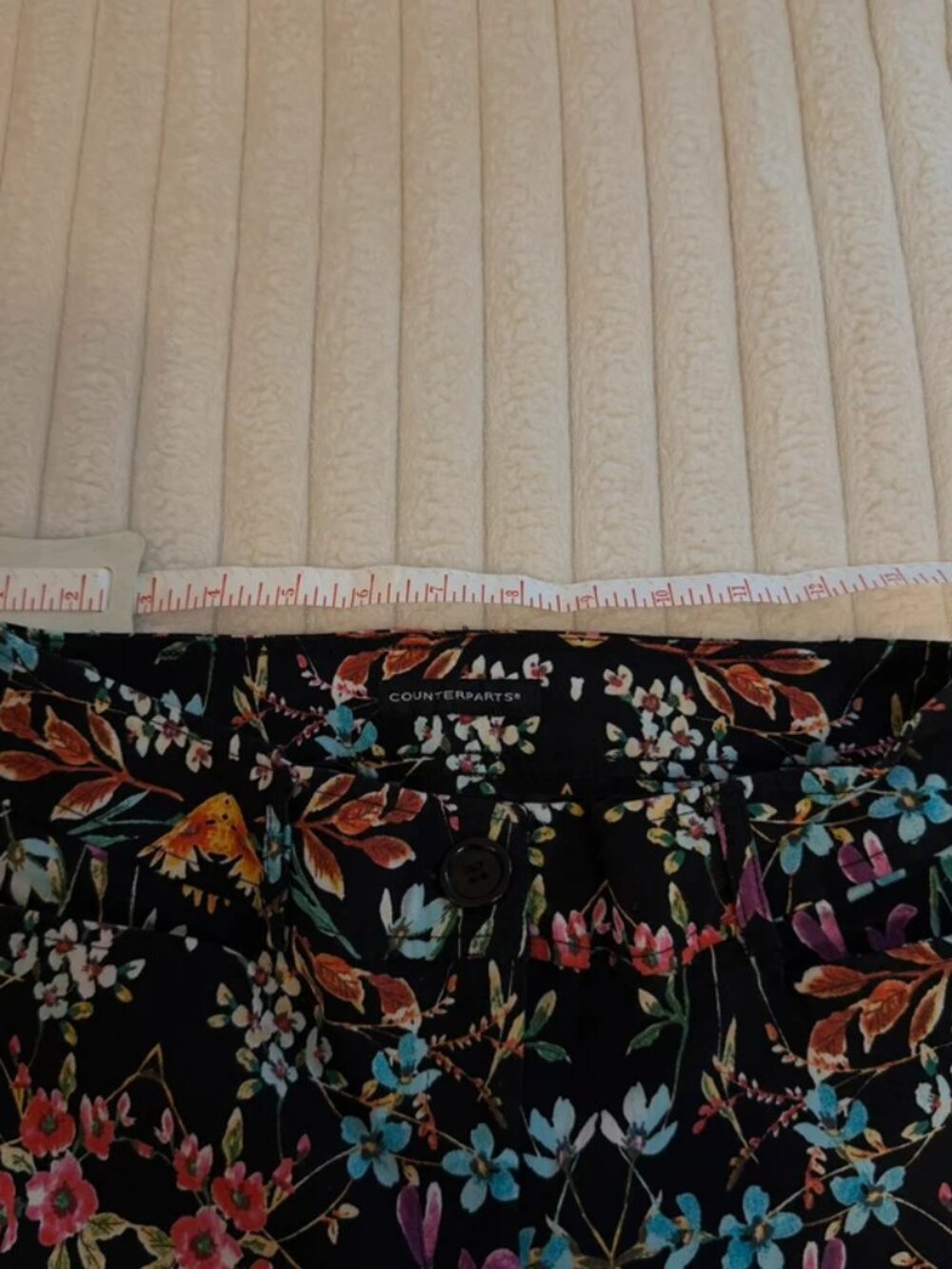 Counterparts Floral Capri Pants - Picture 4 of 5